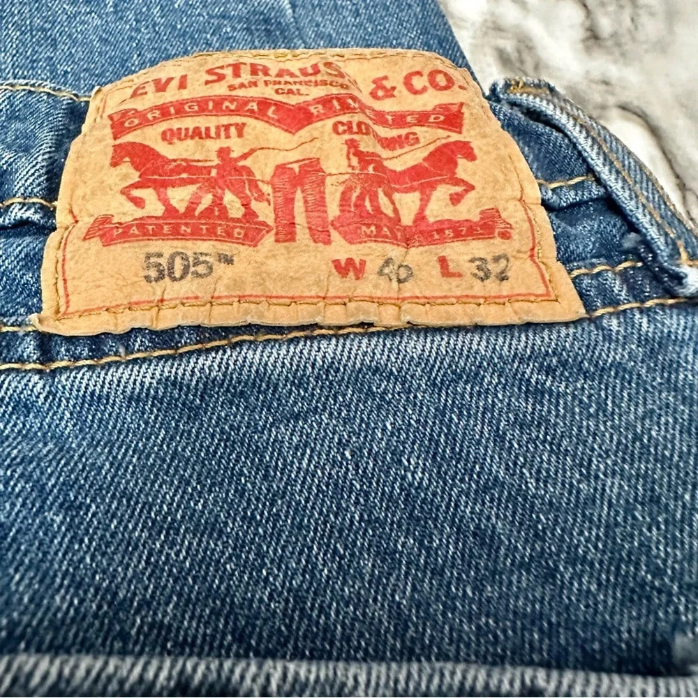 Levi's Relaxed Fit 505 Med Wash Denim Blue Jeans Classic Normcore Farmer Western